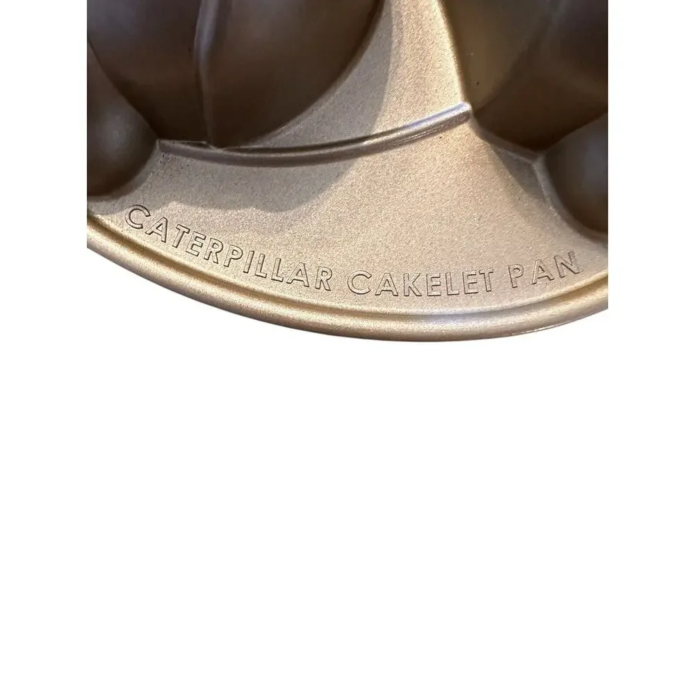 Nordic Ware Caterpillar Cakelet 8 Segments Individual Cake Pan Mold USA 5 Cup